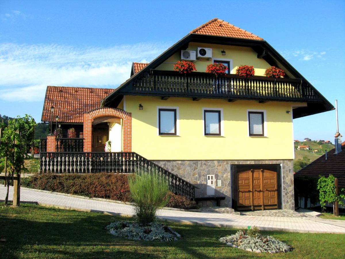 Apartments Jozetov Gric - Farm Stay Podčetrtek Exteriör bild